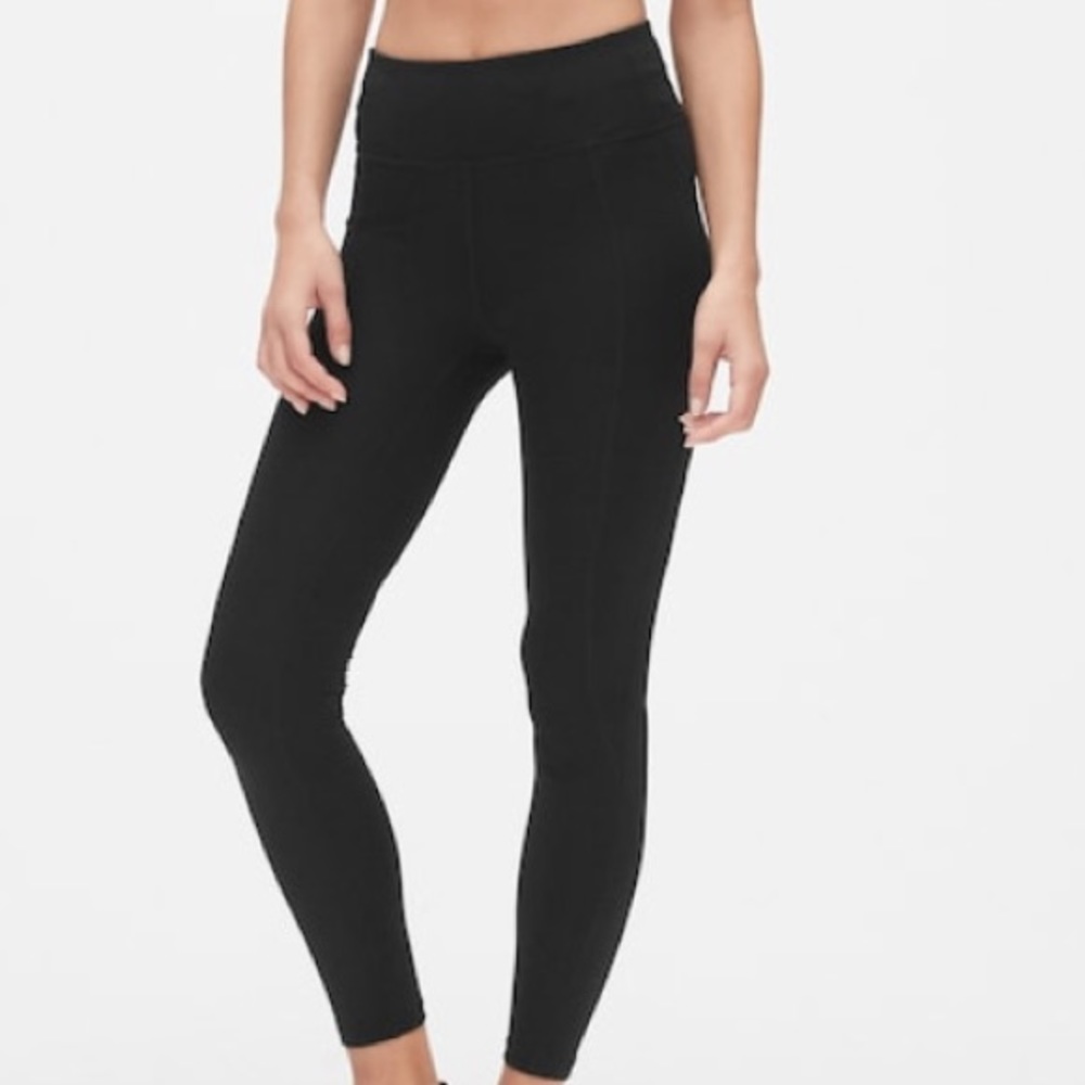 ✨ Gap Fit black leggings ✨